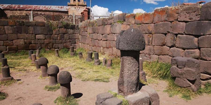 Puno: Chucuito, Aramu Muru, and Juli Day Trip - Chucuito and the Temple of Fertility: Lake Titicaca from a hilltop