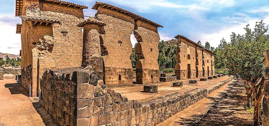 Puno: Route Of The Sun to Cusco with Lunch and Ticket Option - Pukara: bulls, clay figures, and an easy warm-up stop