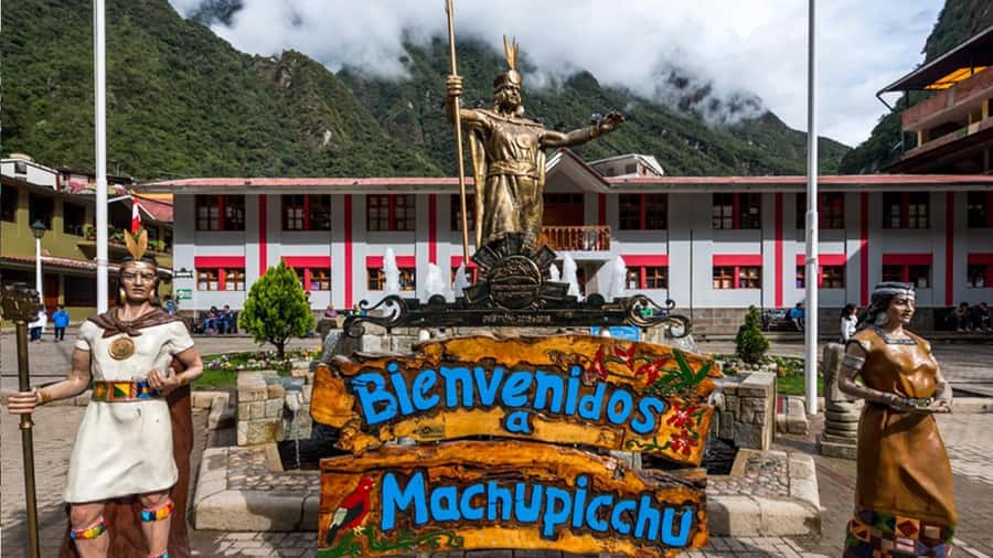 Rainbow Mountain tour and Machu Picchu tour by train - Guides and small-group feel: the difference between a tour and a shuffle