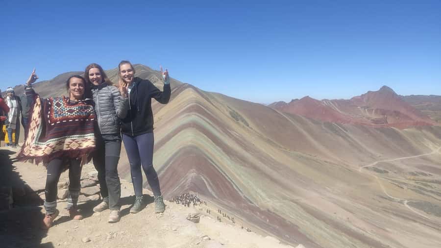 rainbown mountain Vinicunca 1 day - Morning pickup and the long bus ride toward the trailhead