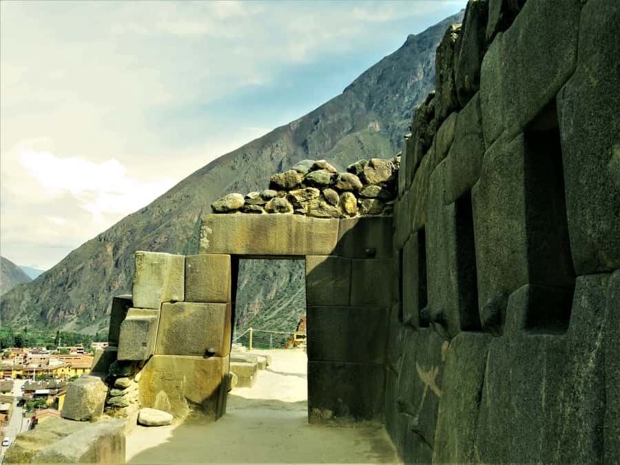Sacred Valley & Machu Picchu by Train: 2-Day, 1-Night Tour - Moray and Salineras of Maras: the Inca engineering you can see