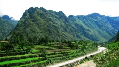Sacred Valley & Machu Picchu by Train: 2-Day, 1-Night Tour - Day 1: Alpacas, weaving colors, and Sacred Valley viewpoints