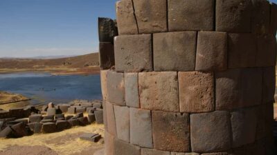 Sillustani: Chullpas de Sillustani Afternoon Half-Day Tour - Meeting the chullpas: funerary towers of the Collao altiplano