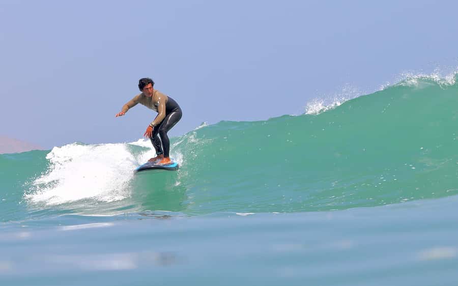 Surfing experience in Lima - The teaching style: patience, technique, and instructors who watch your attempts