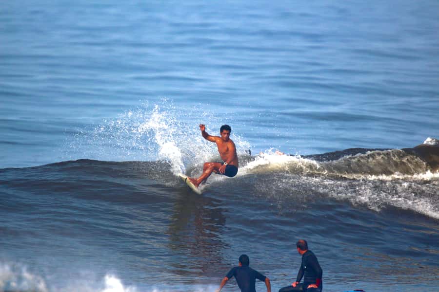 Surfing experience in Lima - Safety and professionalism: what you can expect from the instructors