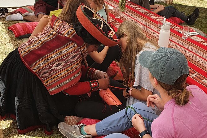 The Textile Workshop Experience in Cusco Region - Boutique shopping at Andean Colors: how to shop without the scramble