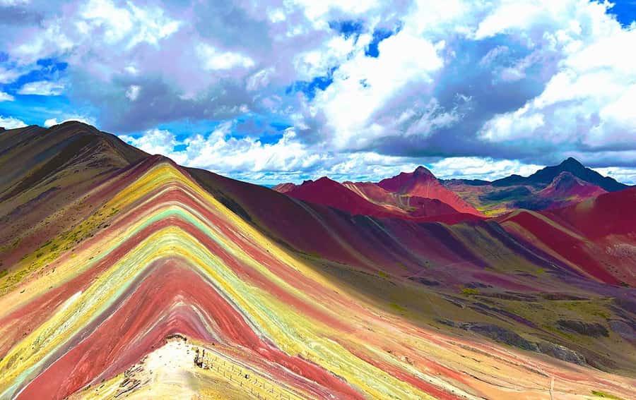 Tour de un día a la Montaña del Arco Iris y el Valle Rojo - The hike to Vinicunca: where color meets altitude reality