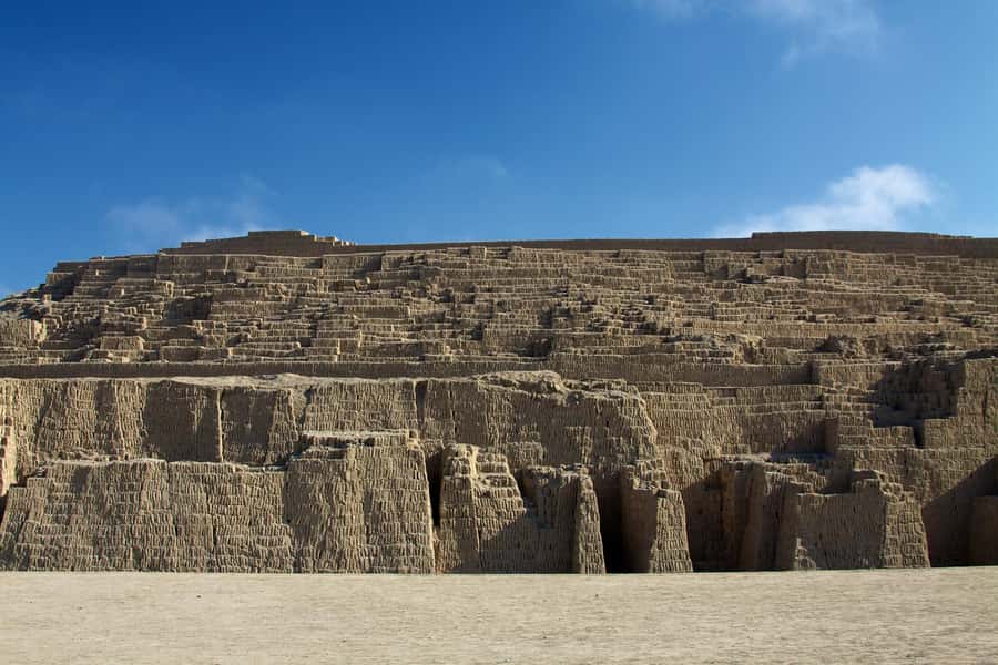 Tour Huaca Pucllana: Pyramids and Pre-Columbian Antiquity - Huaca Pucllana: Lima’s Pre-Inca Pyramid in the Middle of Modern Streets