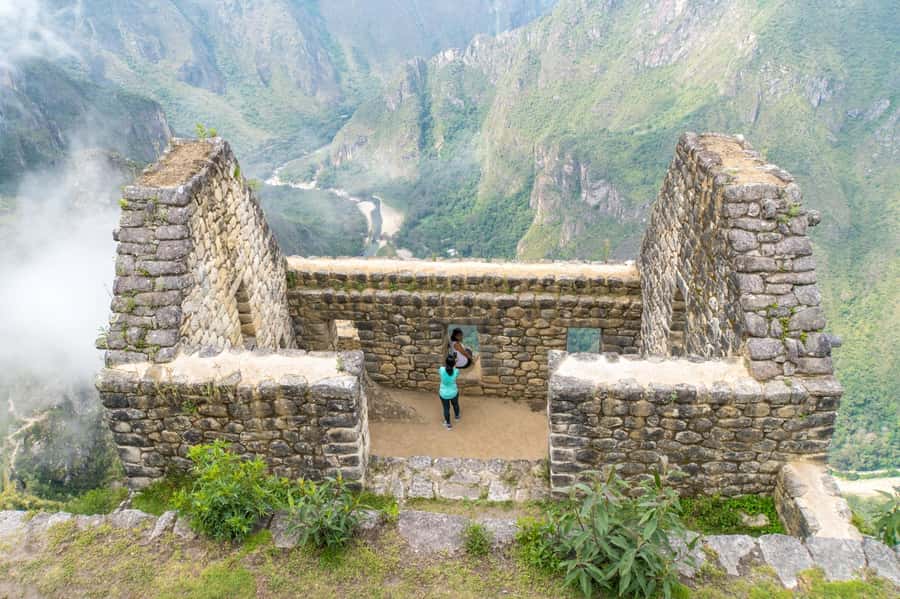 Tour Machu Picchu + Mountain of Huayna Picchu 2 days - Aguas Calientes at night: hot springs, a quiet base, and a real breakfast
