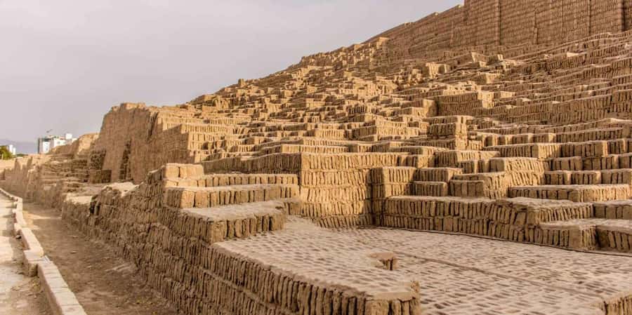 Tour of Lima with a visit to the catacombs of San Francisco. - Colonial Lima: San Martín Square and Plaza Mayor’s power buildings