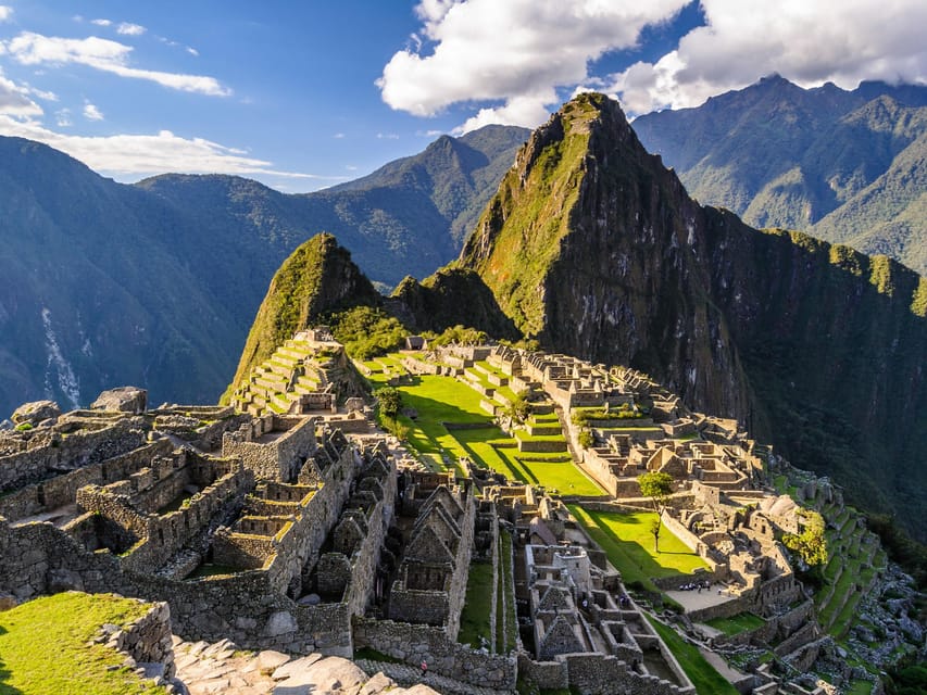 TOUR TO MACHU PICCHU FULL DAY BY TRAIN – The Best Adventure - Lunch and wandering in Aguas Calientes, then the return to Cusco