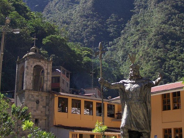 Tour To Machupicchu 2 Days by Train - A Train Ride That Sets the Mood for Machu Picchu