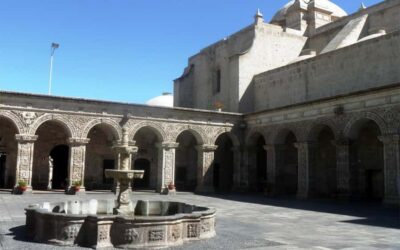 Walking tour in the Historic Center of Arequipa - Plaza de Armas: arches, portals, and the city’s “why”