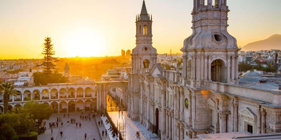 Walking tour through the Historic Center of Arequipa - Volcano Views From the Bridge: Misti Meets the Chili River