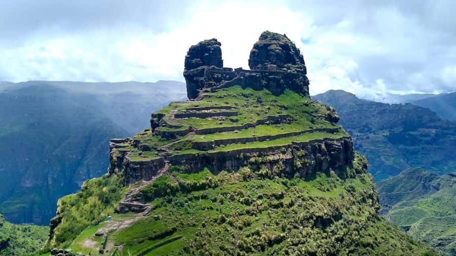 "Waqra Pucara, The Majestic Fortress Revealing Secrets of the Andes". - Arriving at Waqra Pukara Around Noon: The Fortress Feeling