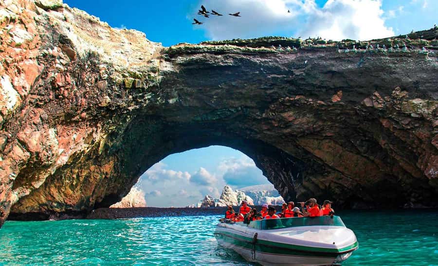 Wonders of Paracas: Ballestas Islands and National Reserve - Langunilla beach free time: lunch on your own and a coastal reset